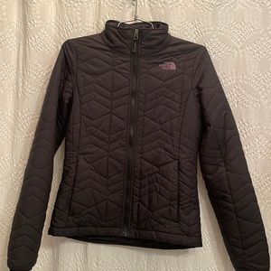 The North Face women’s lightweight quilted jacked.